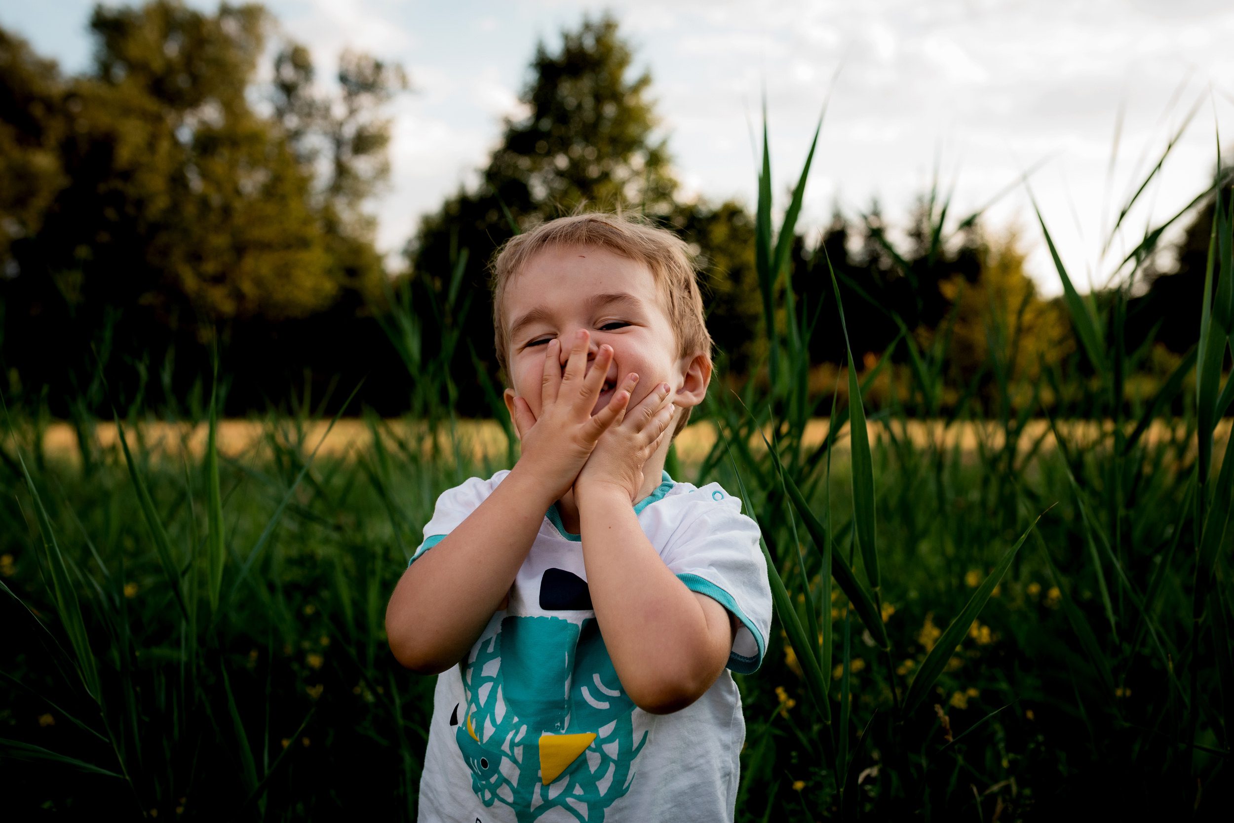 Photo enfant riant et souriant à la campagne Haguenau