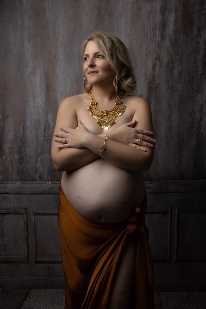 séance photo femme enceinte avec accessoires 
